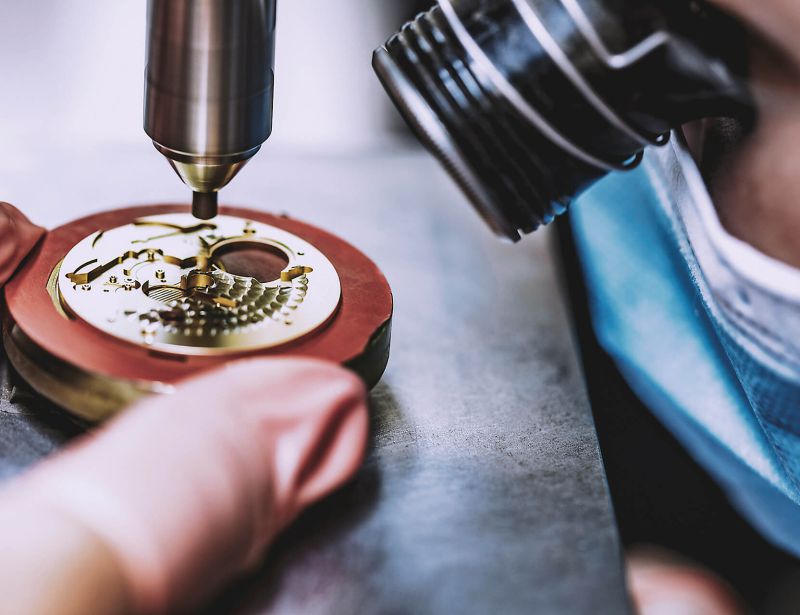 TEC Ebauches, décoration à la main horlogerie Suisse
